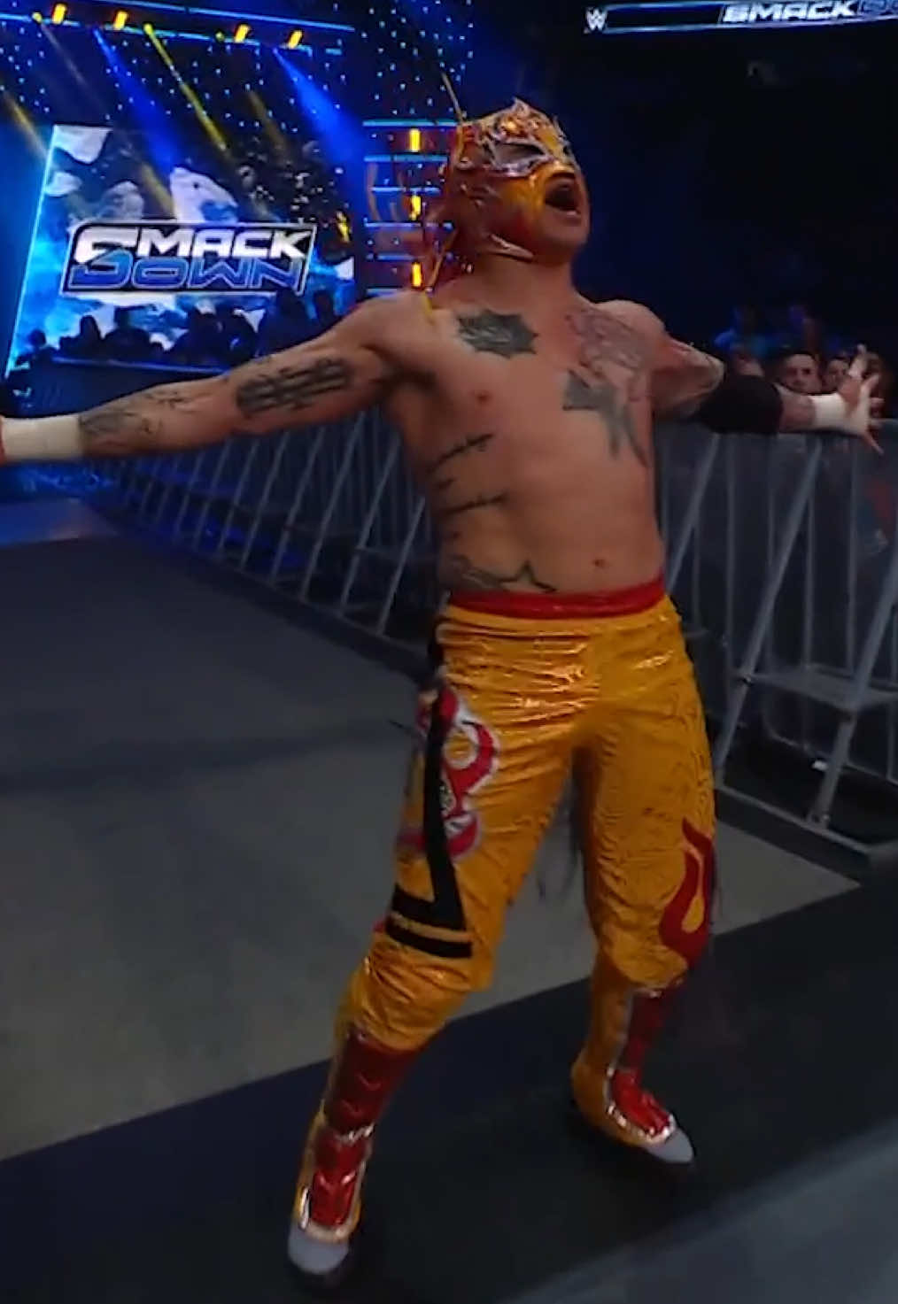 This is IMPRESSIVE 🔥🔥🔥 #WWE #ReyFenix #Berto