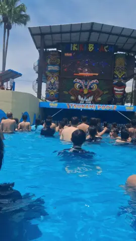 kolam ombak di #hawaiwaterparkmalang  memang paling nagih..  ternyata seseru itu #hawaiwaterparkmalang #tsunami 