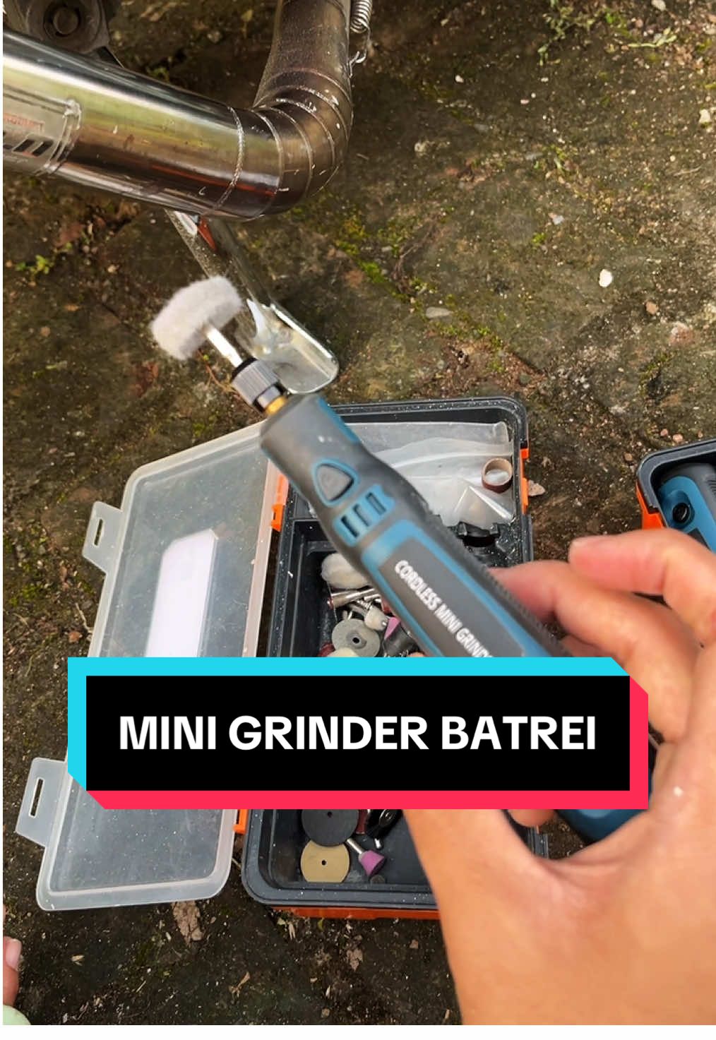 Kalau cari mini grinder mah yang jelas jelas aja bos,yang kek gini contohnya,mini grinder batrei seperti yang gua pake nih #minigrinder #grindermini 