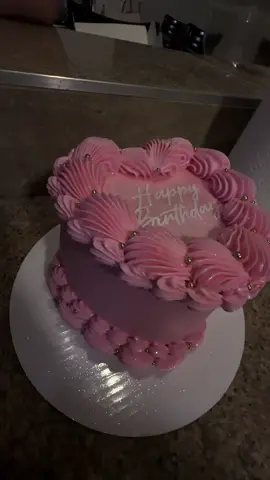Birthday cake 🤍 #birthday #cake #fyp #lovedit #sparkly #fyppppppppppppppppppppppp #caketok 