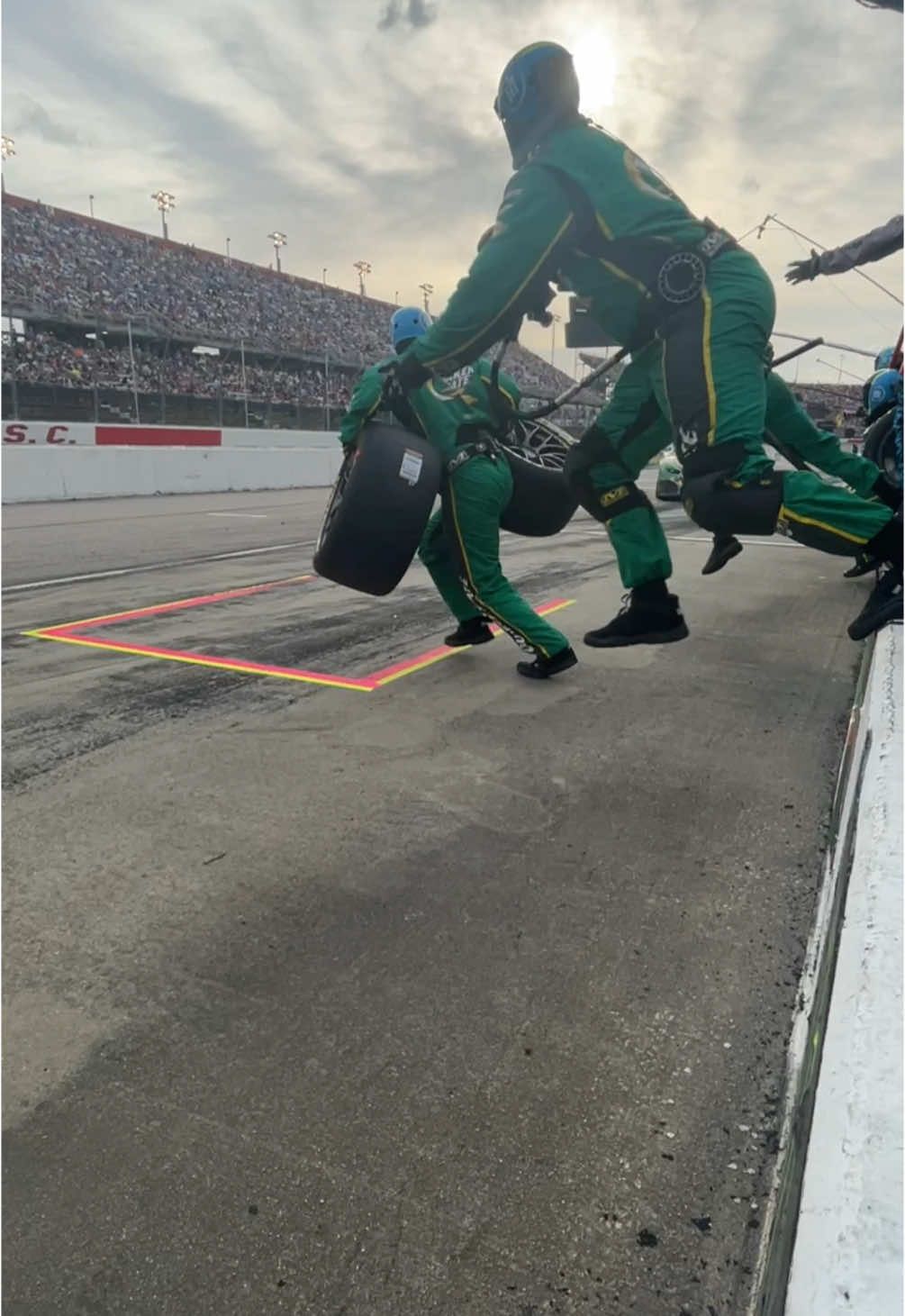 POV: we’re in the pits #nascar #pitcrew #kapcam #rekap #darlingtonraceway 