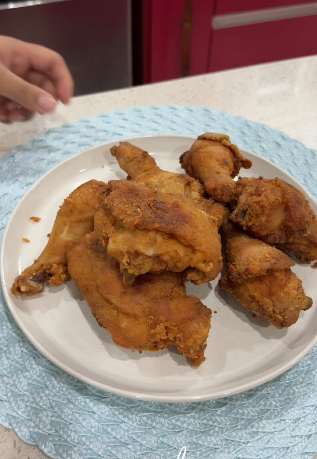 Calamansi patis fried chicken ✨ Ingredients: 1kg chicken  8 cloves garlic, chopped 10 pcs calamansi 2 tbsp black pepper 1/4 cup patis Dredge: 1/2 cup breading mix 1 cup all purpose flour 2 tbsp cornstarch 1 tsp baking powder #friedchicken #EasyRecipes #chicken #homemade #ulamideas #euniceloisss #FoodTok #cooking #creatorsearchinsights 