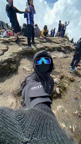 infoin nanjak lagi dong                                                                      #pendakijawabarat #atapjawabarat #ciremai #3078mdpl #pendakiindonesia #pendakigunung #pendakifomo #muncak 