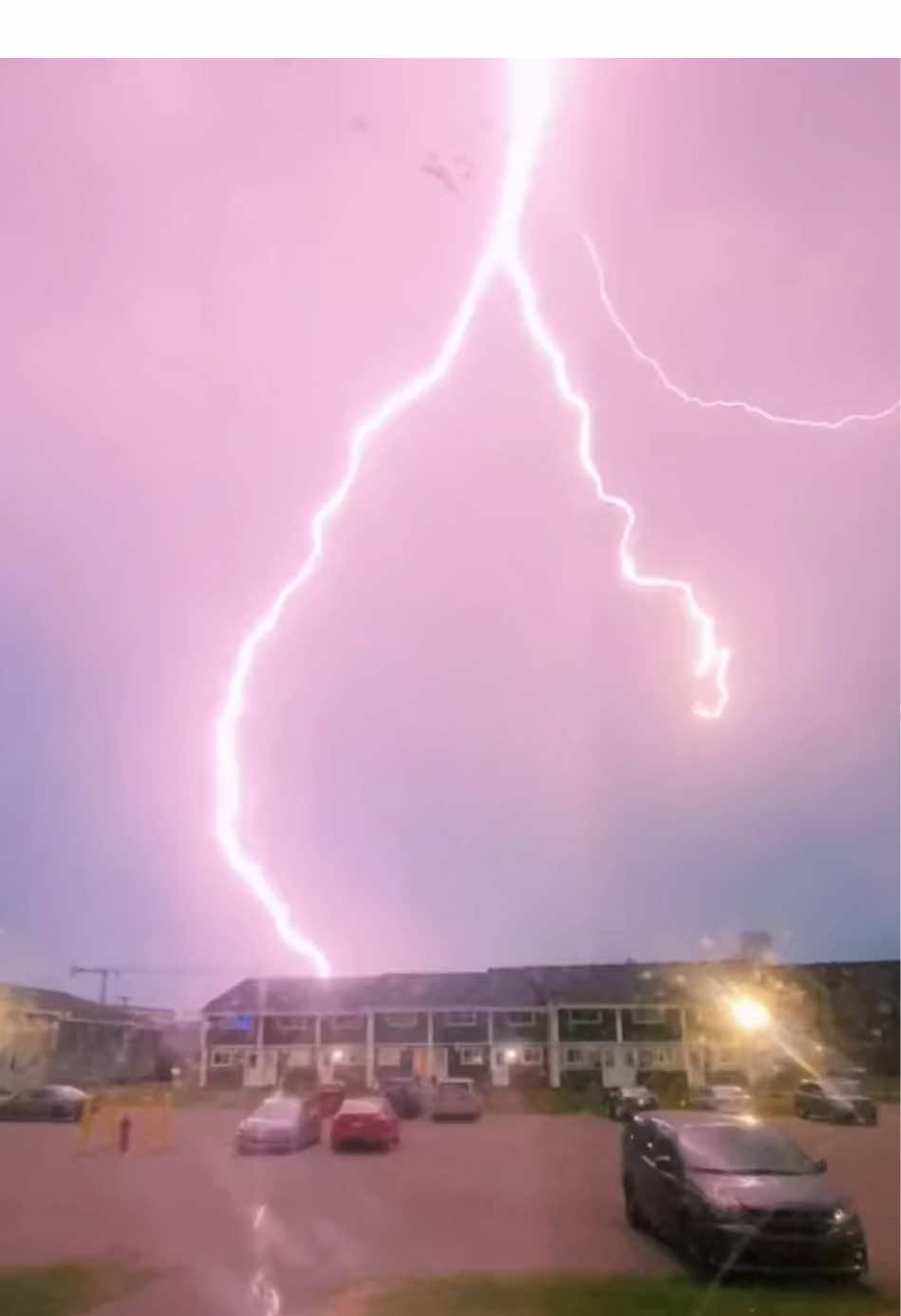 Lightning strikes #storm#weather#lightning#blacktrunks13 #satisfyingvideo 