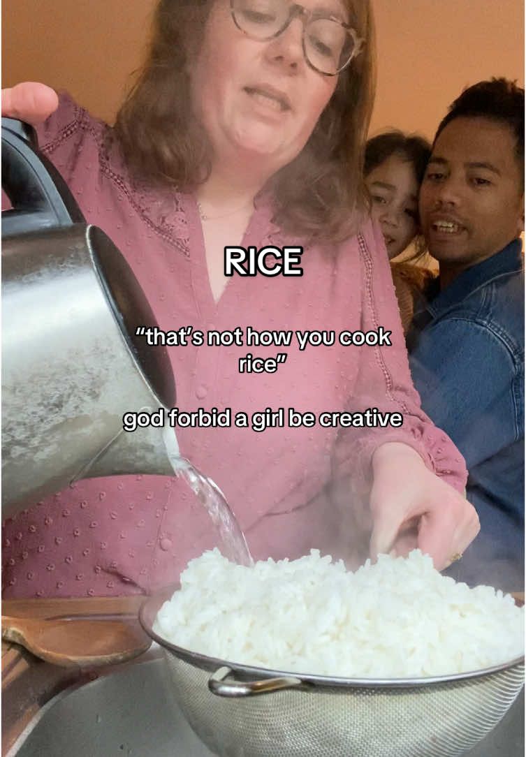 the creative way I used to cook rice 🤣 #howtocookrice #rice #howtocook #godforbid #riceislife 