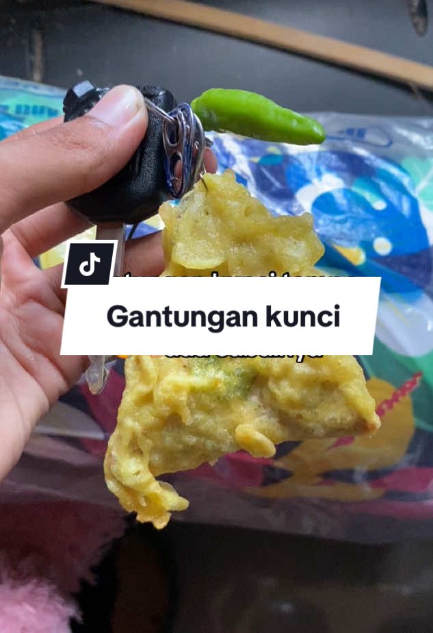 Gantungan kunci gorengan tempe mendoan mirip asli #gantungankunci #gantungankuncigorengan #gantungankuncitempe 