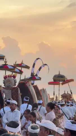 Suasana melasti dengan langit yang indah #melasti #nyepi #bali 
