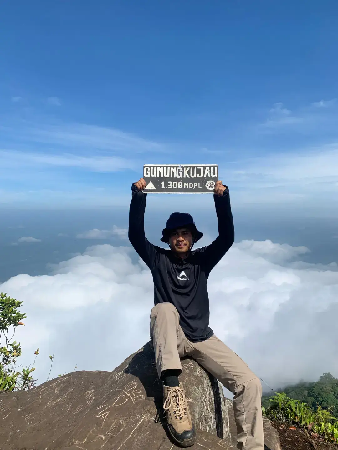 #fyp #fy #sintangkalbar #lewatberanda #alam #kujau #pendakigunung #mountain #sintang #fyppppppppppppppppppppppp #foryoupage 