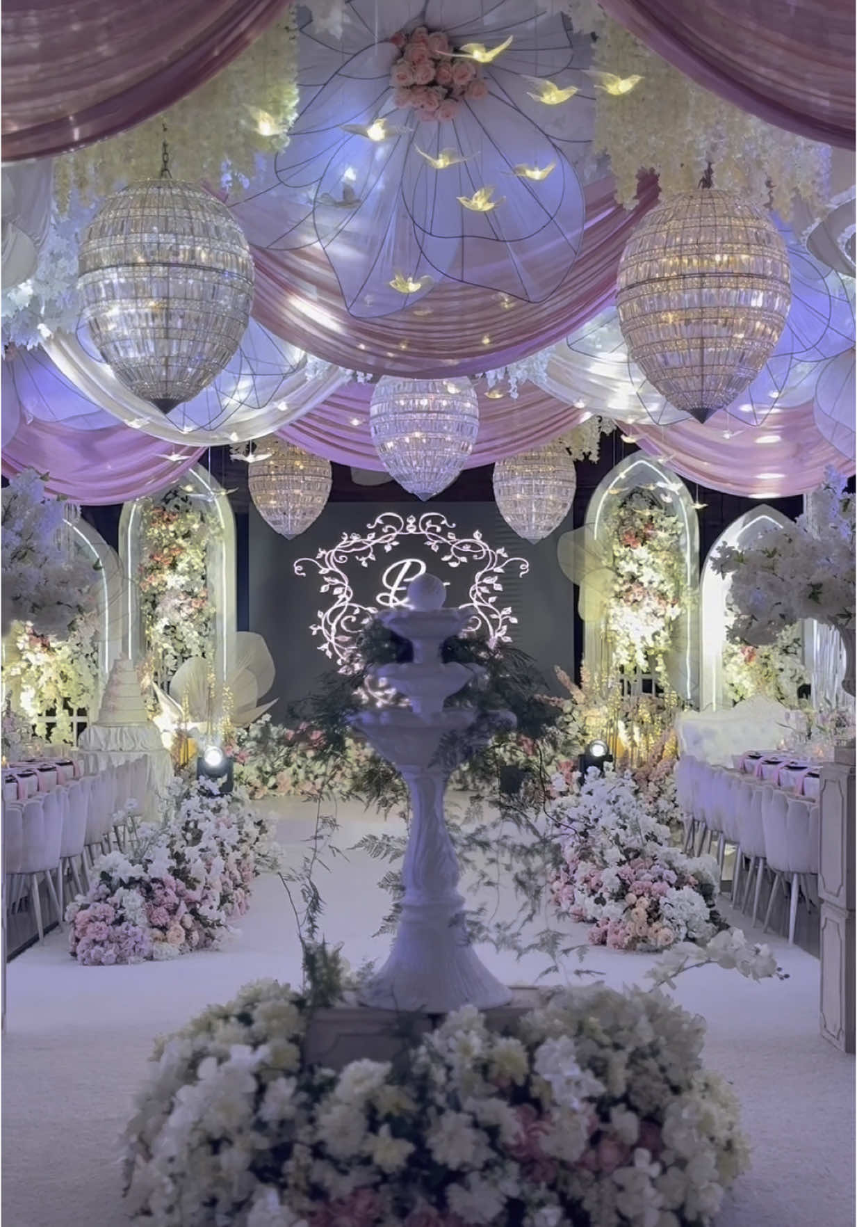 Here is the reception venue styling we did in Azienda Verde Alfonso for Benn and Aimee #fyp #viral #experiencecoandco 