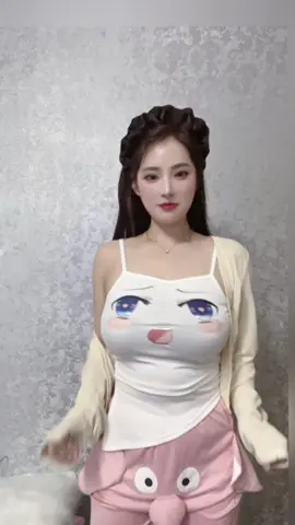 看着这衣服拍的时候硬逼自己不要笑🤭 好看的皮囊千篇一律 有趣的灵魂万里挑一#舞蹈 