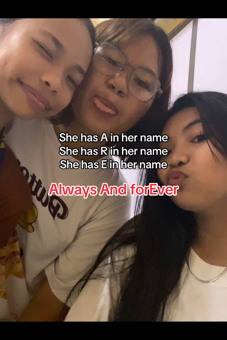My 2 girliesss🥰😘 #fyp #trio #friends #school #life #true #Love #A #E #R #forever #always #trending #viral #content #livephoto 
