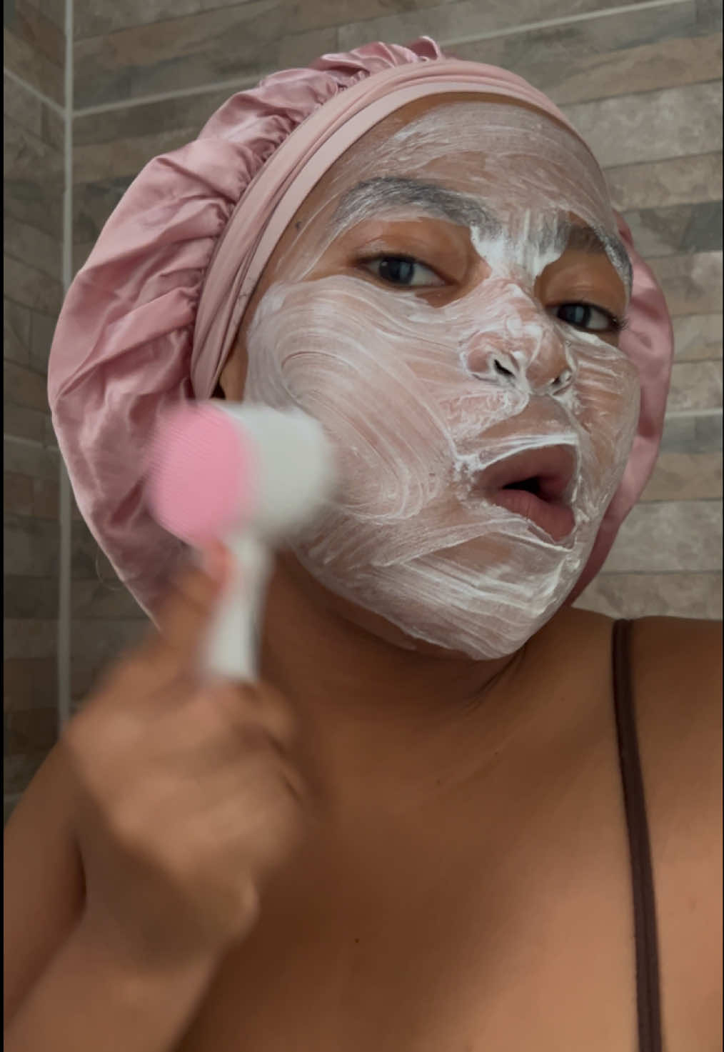 Benefits of using the facial brush🫧♥️ #drybrushing #facialcare #exfoliation #skincare #facial #morningroutine #skincaretips #facialbrush #fyp #trendingvideo 