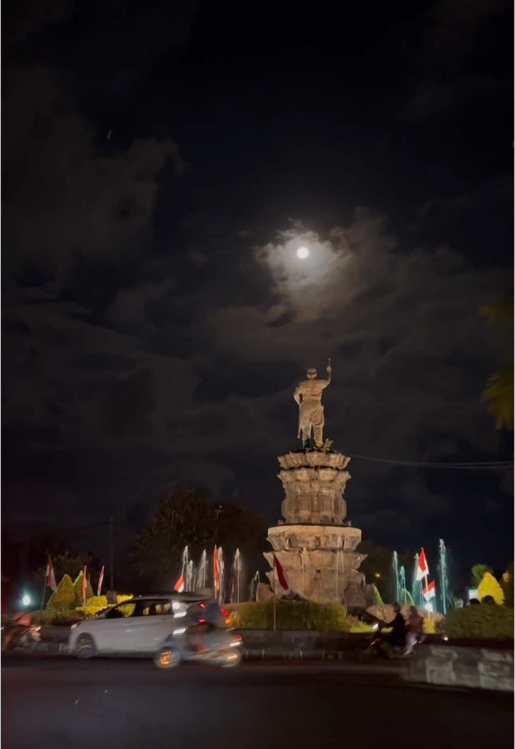nightride with u? when? 🙂 #fyp #nightride #fullmoon #nightvibes #storyvibes #satnite #aesthetic 