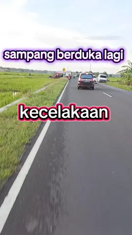 kecelakaan di jalan lingkar Bong anyar sampang madura. sore menjelang magrib. semoga tidak ada korban jiwa. 
