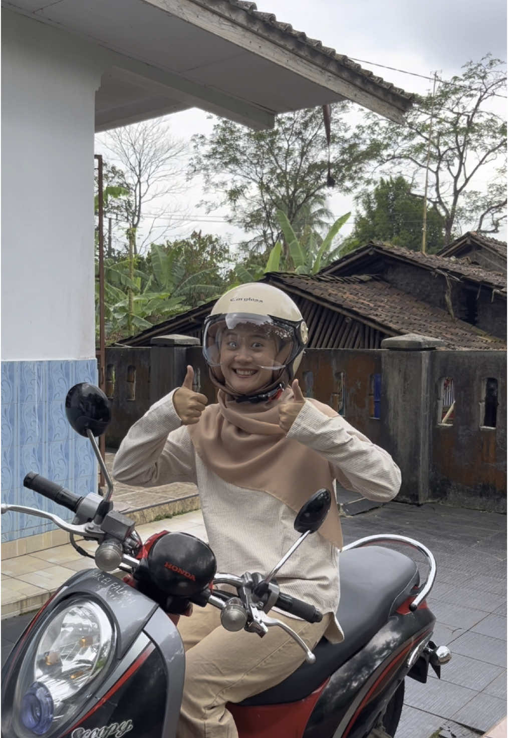🛵 #helm #helmet #cargloss #helmhijab 