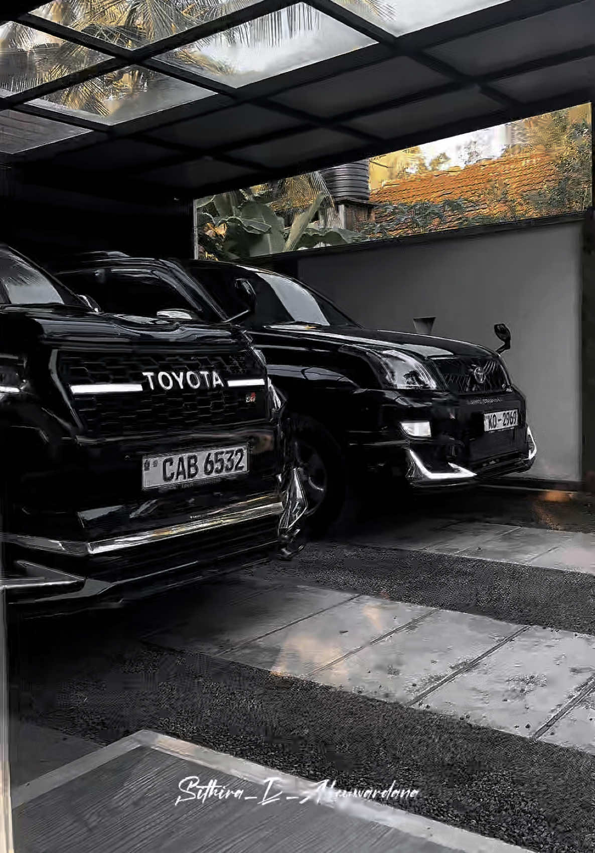අපි ජෝඩු දාල යං 😍🖤🖤#sithira_d_abeywardana #cab_6532 #landcruiser #landcruiserprado #toyota #onemillionaudition 