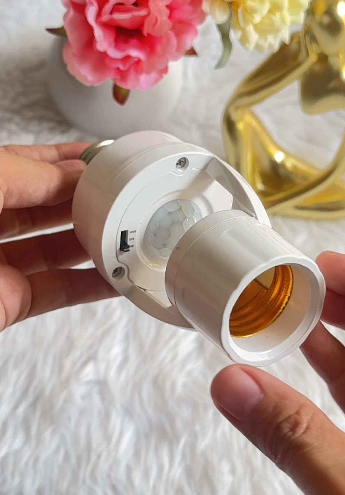 motion Sensor bulb socket pantakot sa magnanakaw at tipid kuryente na din ang galing at mura lang #motionsensorbulb #sensor #motionsensor #motionsensorsocketbulb #bulbsocket #fyppppppppppppppppppppppp 
