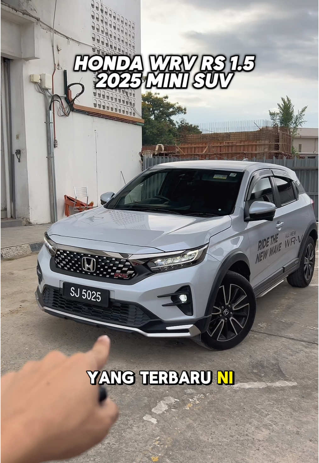 Bah Yg Mana Gaji RM2.5k Tu Cpt Kamu Apply WRV RS Ni Skrg! Rebet Rm4k Ada Stok Ada Color Lagi! 🫢 Kamu Berminat Mo Test Drive? DM Di Bio Tiktok Saya Skrg 👉🏻 #hondawrv #wrvrs #wrv #hondaboonsiew #boonsiew #hondaboonsiewinanam #seharilhonda #kotakinabalu #sabah 