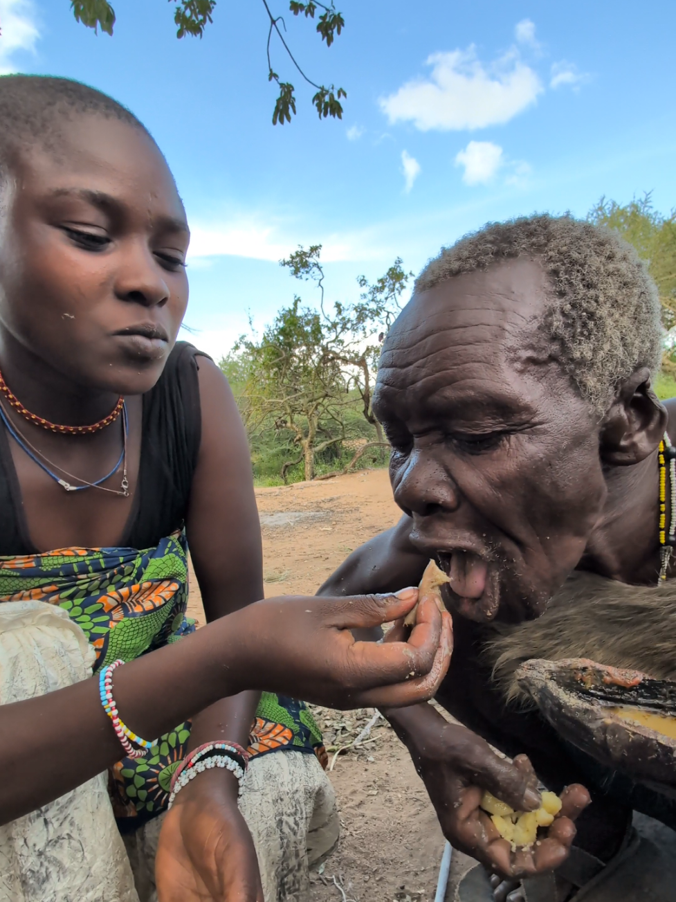 Wow 😲😋 This is So Fantastic 💕 Old Bushman finds new Couple today 😋😍😲#cook #FoodLover #cooking #villagelife #uktiktok #usa🇺🇸 #foodlover #village 