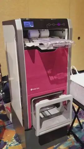 Time and Productivity Savings FOLDIMATE allows you to save up to 70% of the time compared to manual folding and ironing. High-Quality Design and Safety Built with durable materials and equipped with an advanced safety system, this machine ensures safe use.