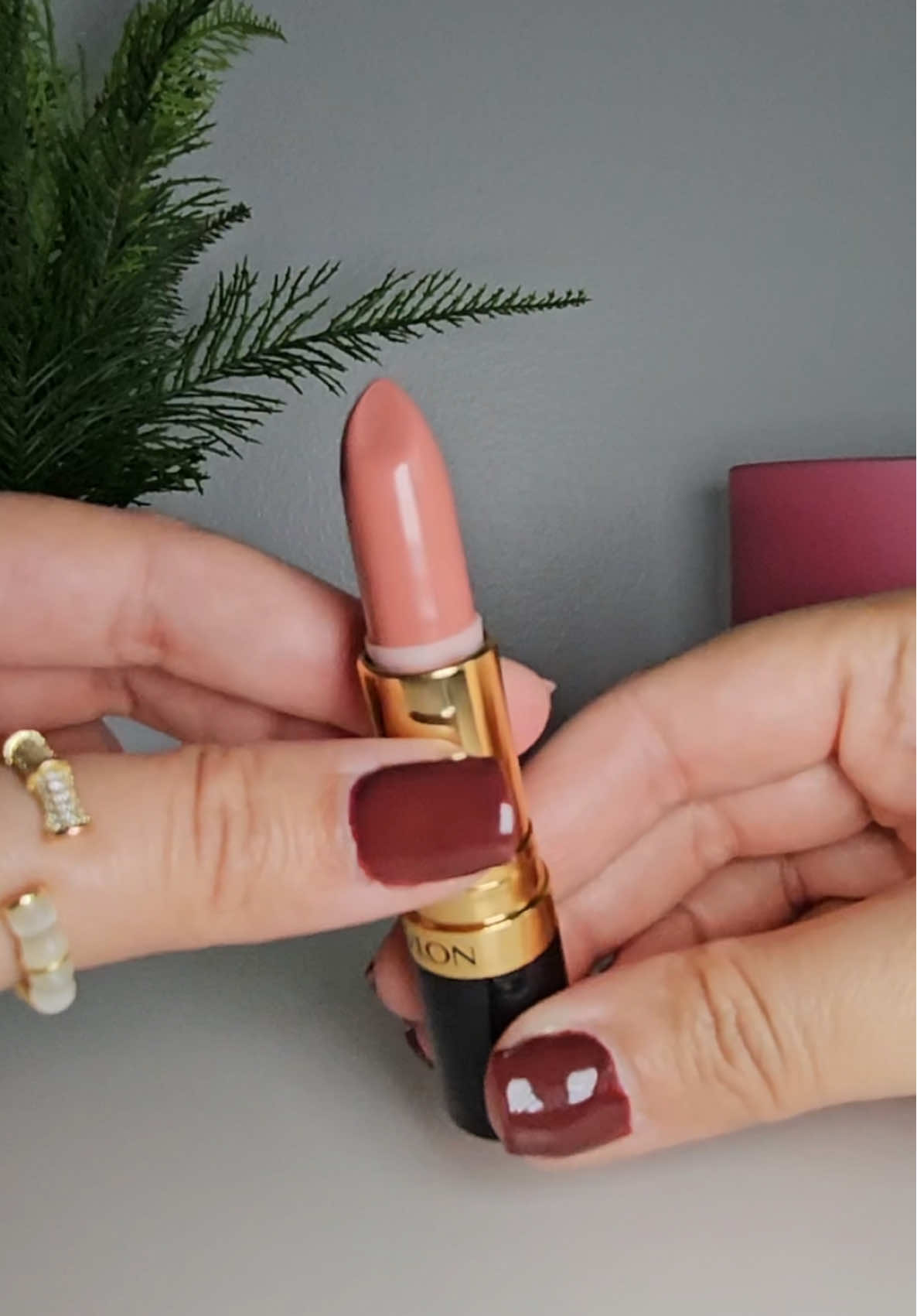 One of my favorite lipsticks by @revlon definitely my favorite shade with some lipliner 😍 #revlon #makeup #lipstick #lips 