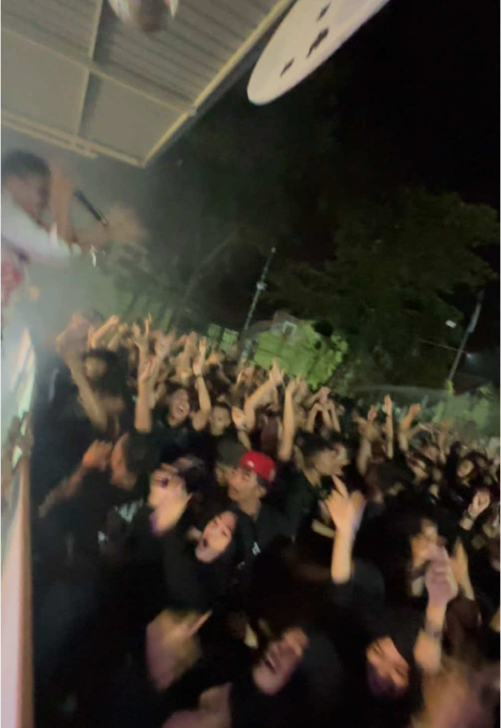 tembak langit di Sman 1 Kejayan Pasuruan!! ugal banget energi kalian!! 🙌🏻🙌🏻 #djfrans #djfransmalang #sman1kejayan #djpasuruan #pasuruan #astranova34 #babydontgo #tembaklangit 