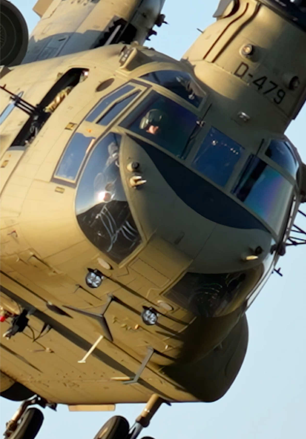 Up close and personal with the chinook #military #helicopter #fyp #foryoupage