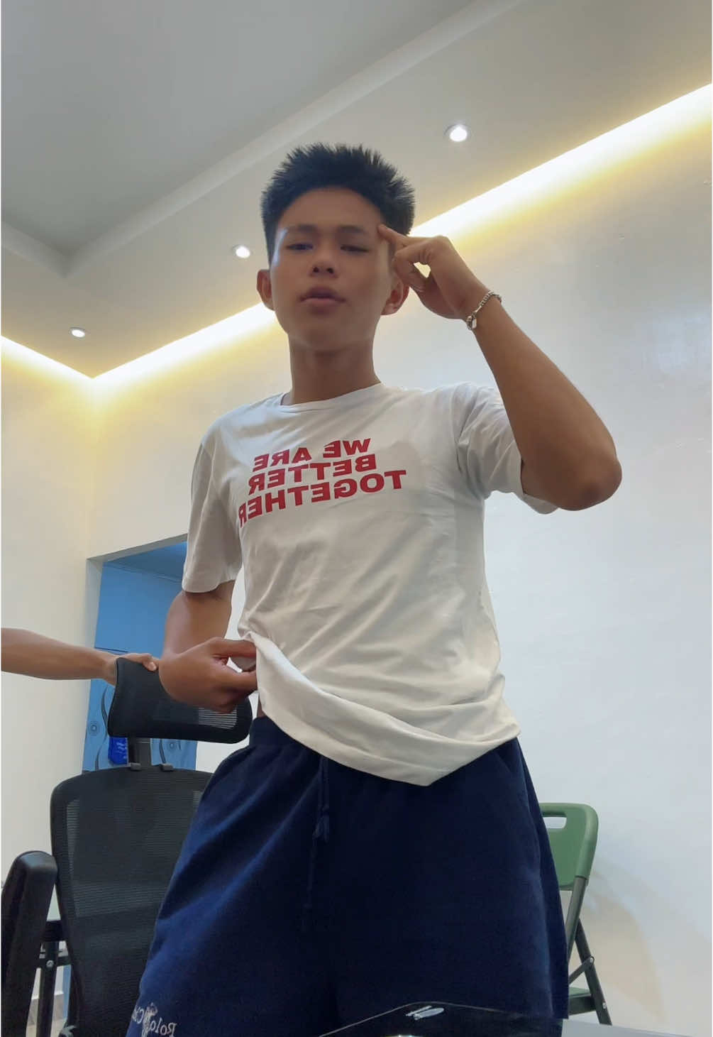 Hp mami dibajak misel dan dia mau kasih tau kalok udah hafal dance ini😭