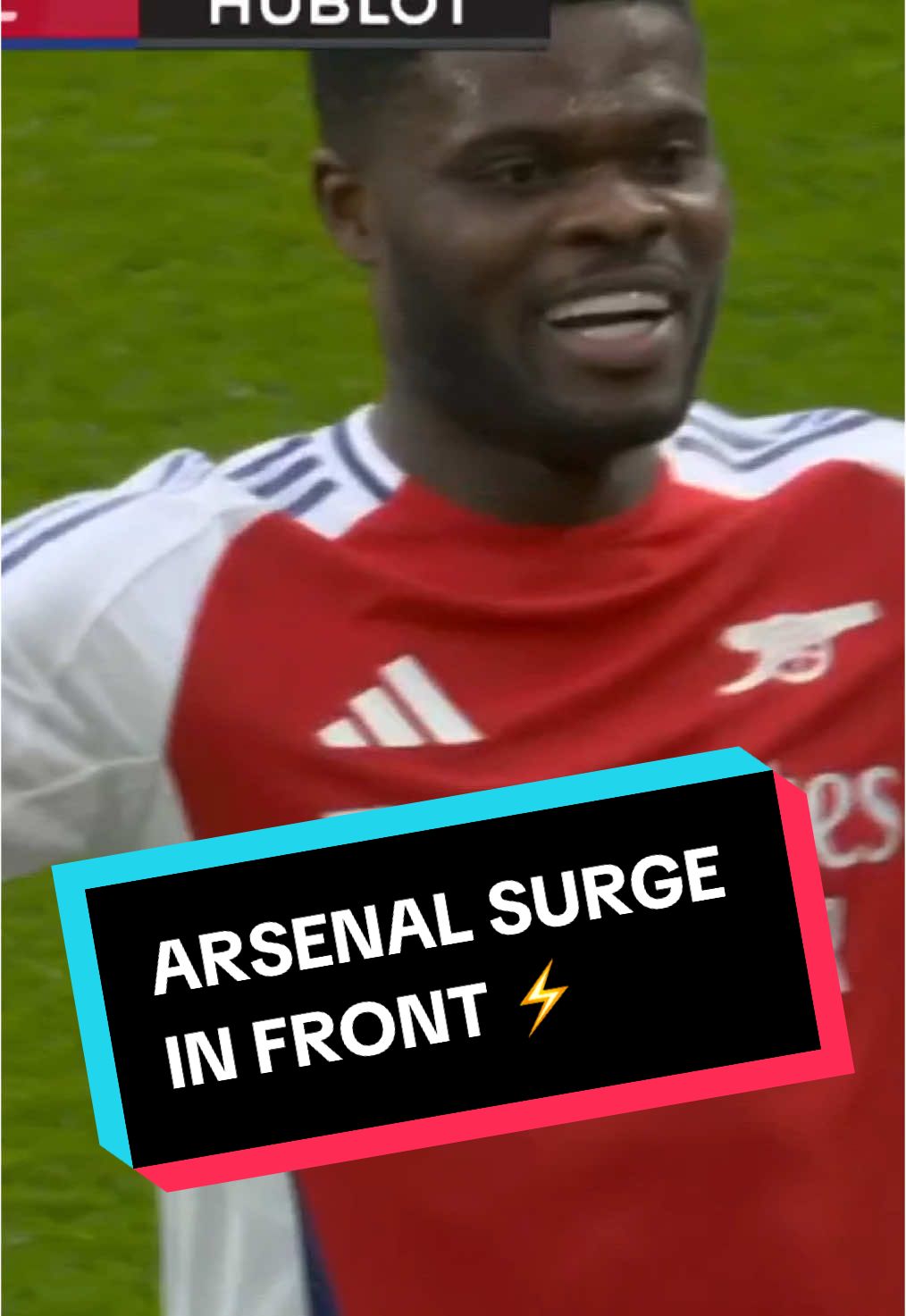 A blistering Arsenal counterattack ends with Thomas Partey finding the net for 1-0. ⚡️ #Soccer #PremierLeague #arsenal 
