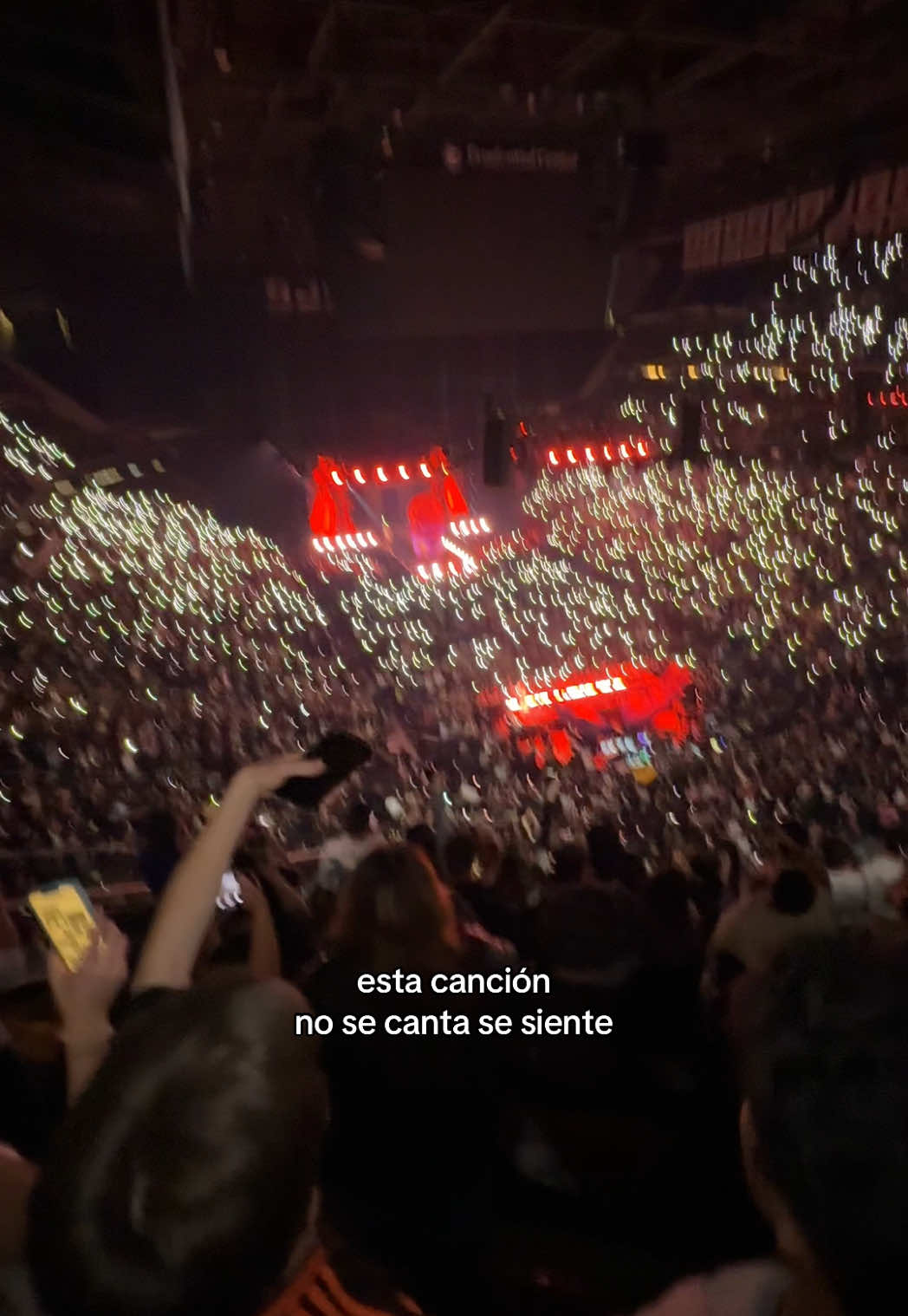 Literal fui para escuchar esta canción en vivo  #jbalvin #rojo 