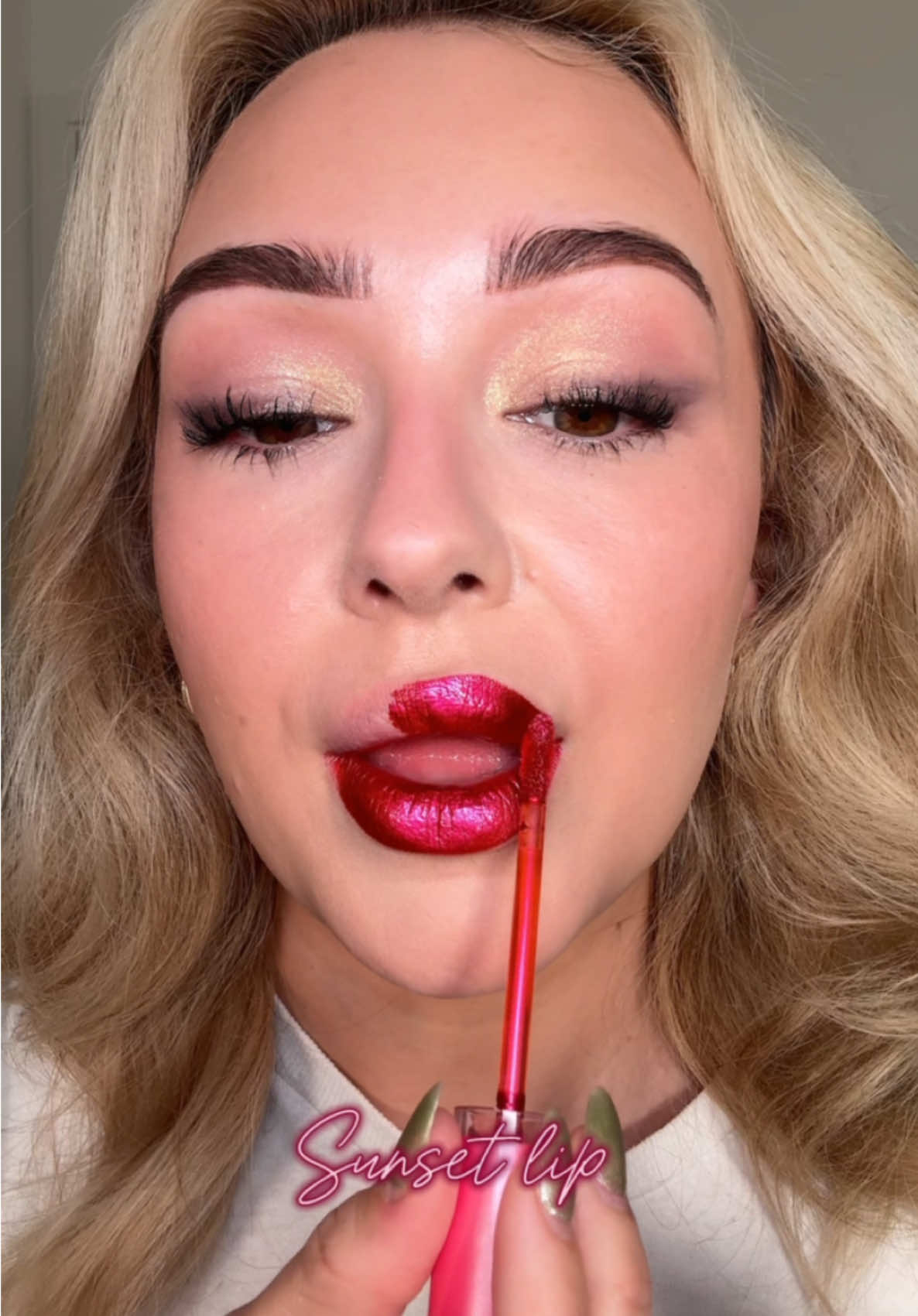 Brand new @Makeup Revolution Sunset Lip Shift Lip Stain 🌅🧡  . . #makeuprevolution #lipstain #peelofliptint #liptint #satisfyingmakeup #newmakeup #trendingmakeup #beauty #lipmakeup
