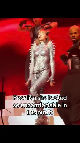 Why did she wear it . the  way she kept covering herself #lisa #blackpink #lillies #lisamanoban #lalisa #jennie #jenchella #blink #jensetter #bts #kpop #fyp 