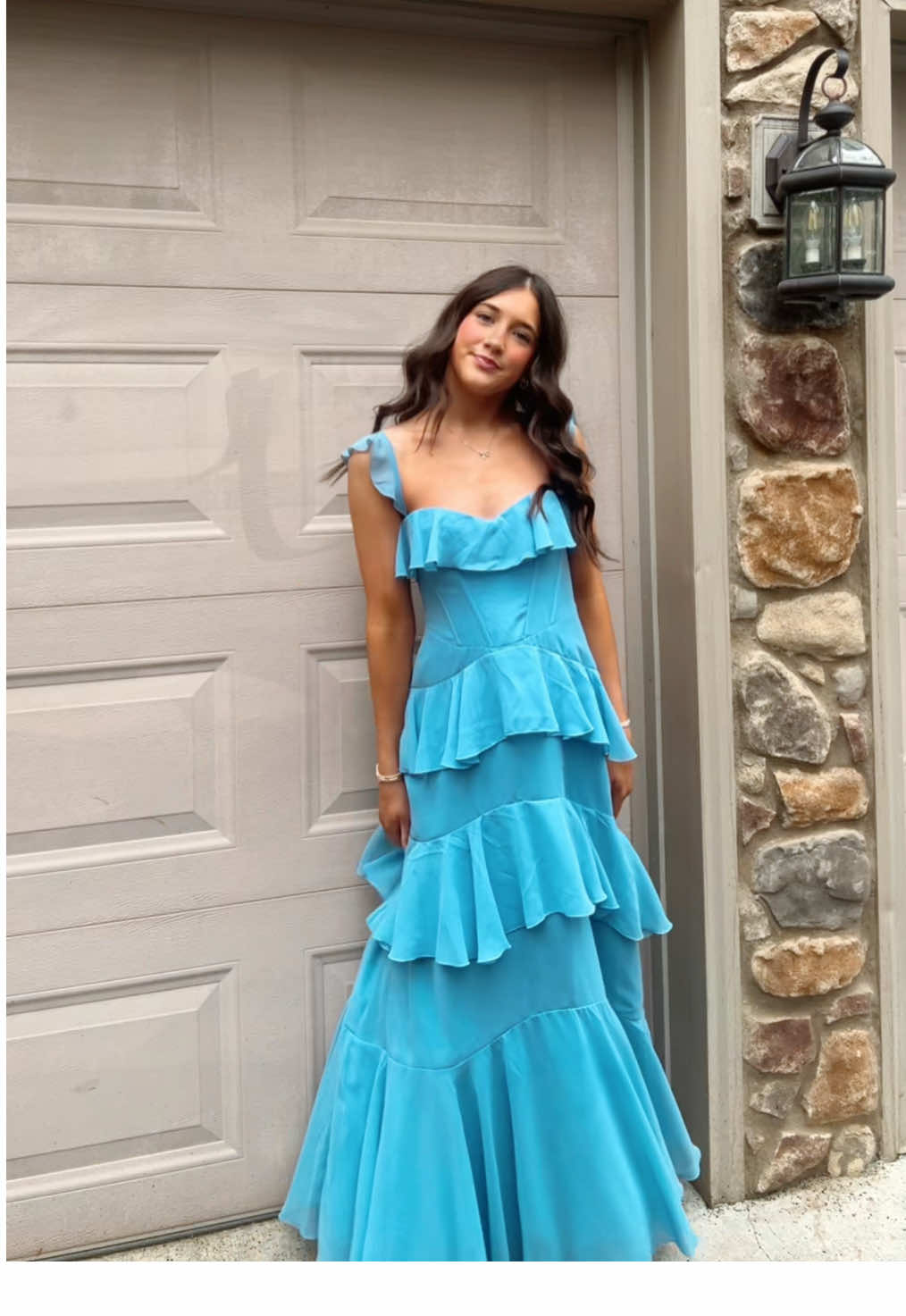 my fav movie ever 🩵 (just pretend the dress is yellow) #fypシ゚viral #foryoupage #howtolooseaguyintendays  #wedding #goviralgo 