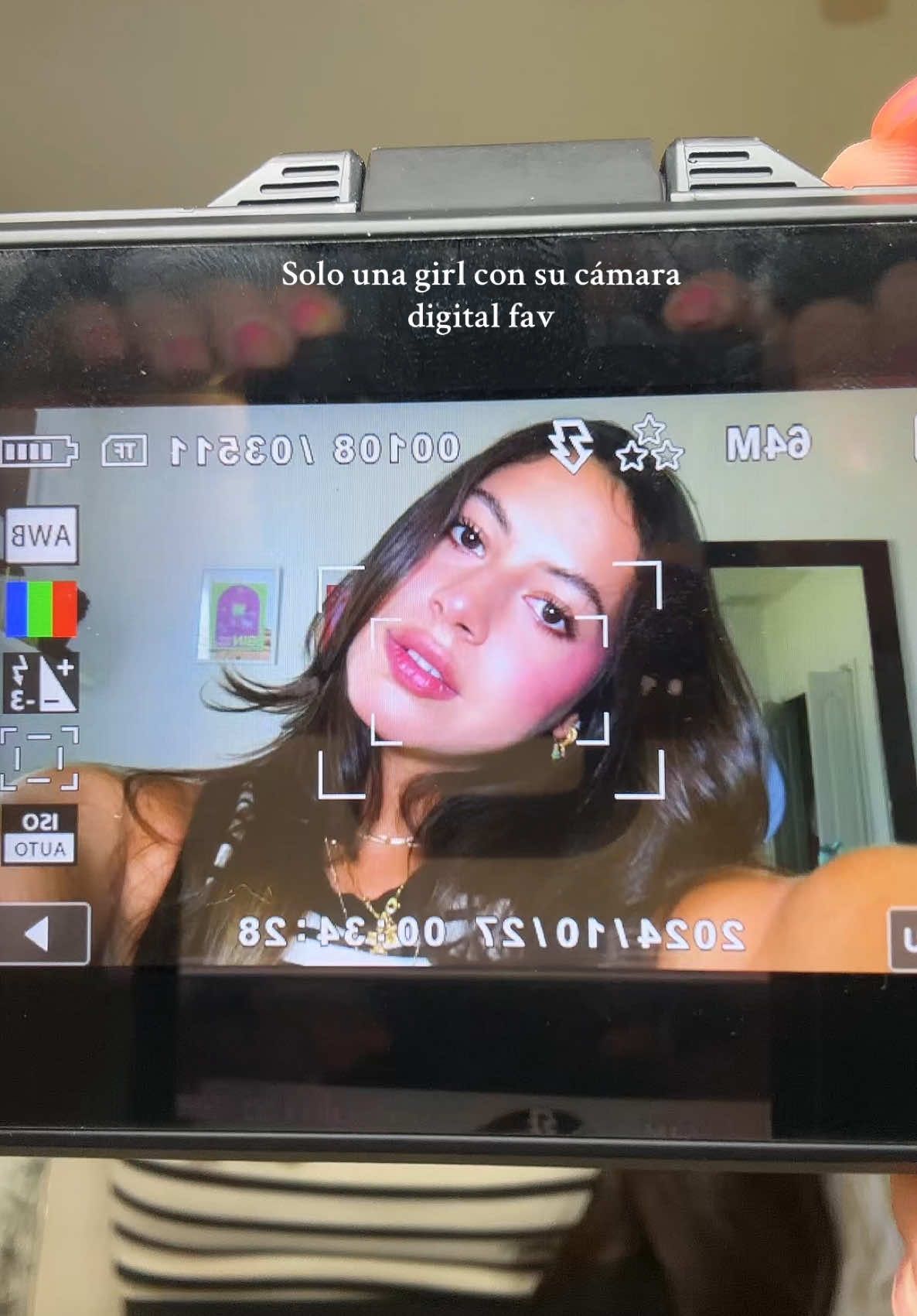 Arreglarse para tomarse selfies con la camarita está muy underated 😌 #camaradigital #camaraviraldetiktok #camaradigitaldetiktok #g7x #camara4k 