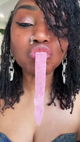 Viral extreme Sourslaps, they are so fresh and ships fast #sourslaps #musthave #bloveslifereviews #viral #tts #giftguide #affordable #ttshopdeals #greatquality #fypage #fyp #viralproduct #trending #springtok #trendystarcompetition #ttslevelup #trendystarcompetition #ttslevelup 