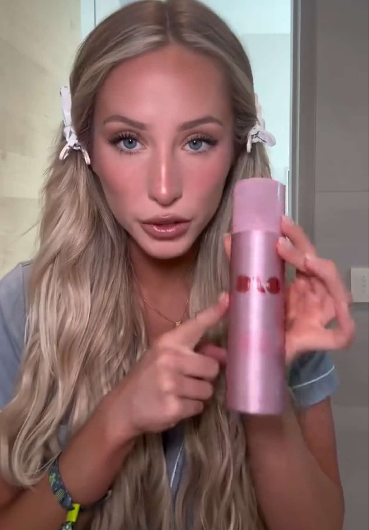 It’s 105° but @Alix Earle ‘s glam? Still FLAWLESS! 🙌 Ultimate Blurring Setting Powder to set ✅ On ‘Til Dawn to lock ✅  Sweat doesn’t stand a chance!!! 🔥🔥🔥