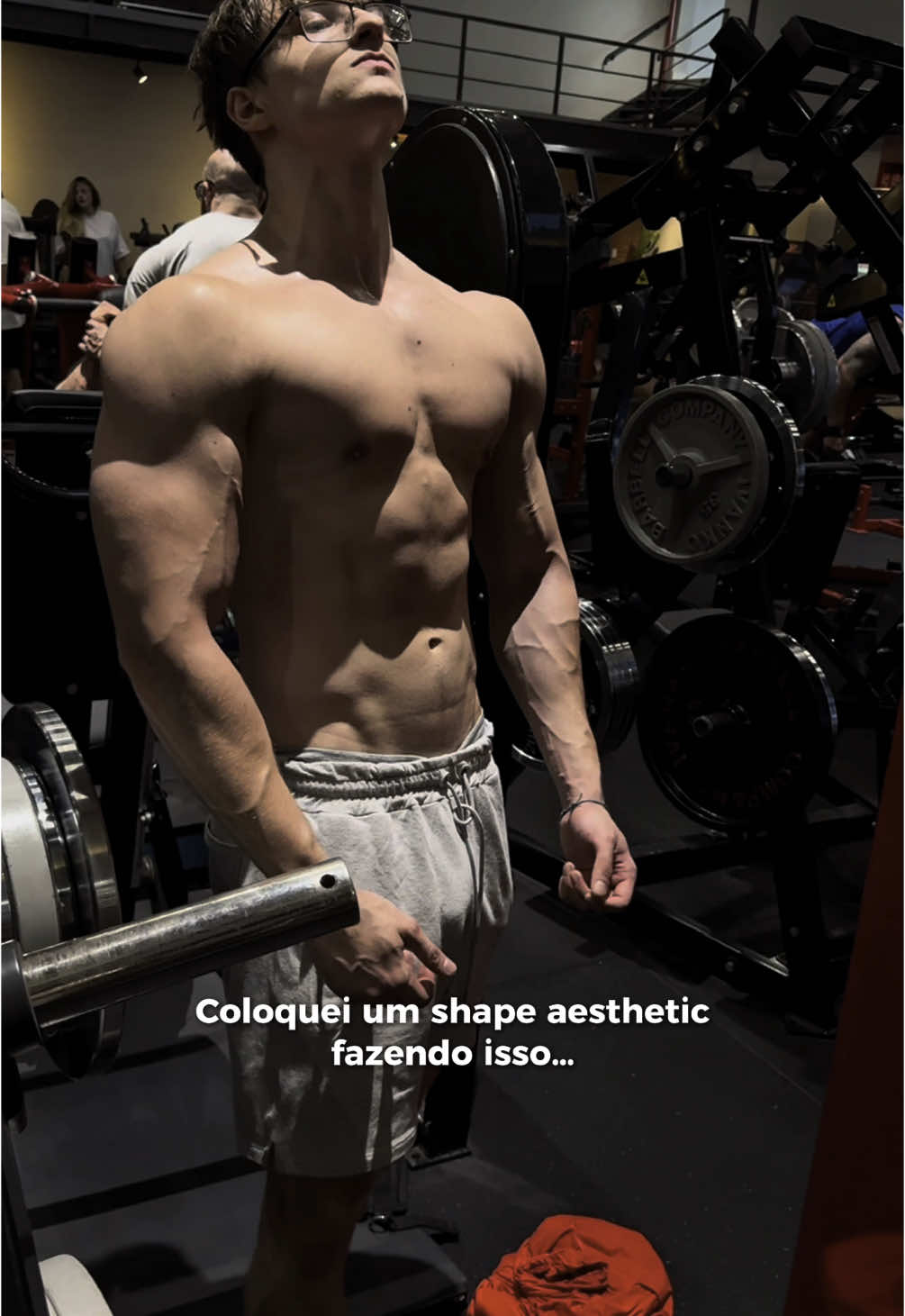 Esse app mudou meu shape! 💪 @FitCal 🏷️ cupom: ”OURIQUE” #gym #gymrat #GymTok #ratodeacademia #academia #papelmanteiga #shape #aesthetic #dieta 