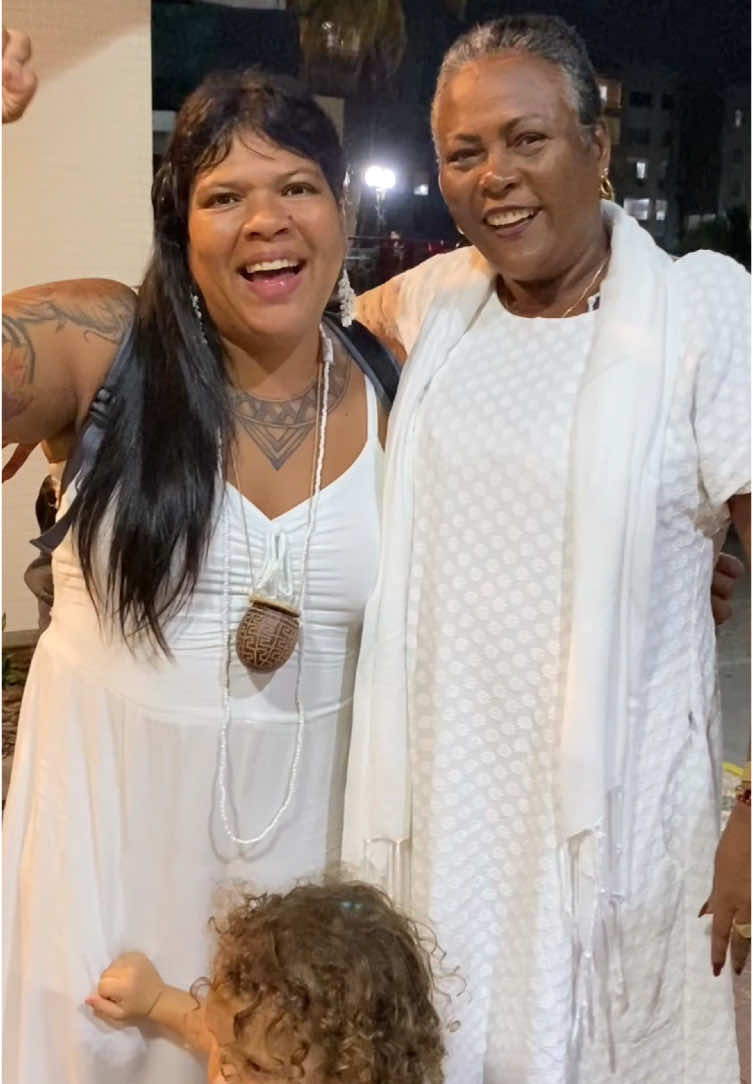 Indigenas e afrodescendentes juntos, unidos e com respeito! ✊🏽 ✊🏾✊🏿 Encontro lindo com a minha seguidora Renata @tupinamba.renata  #maeiaradeoxum #candomble #axe #indigenas #tupinamba