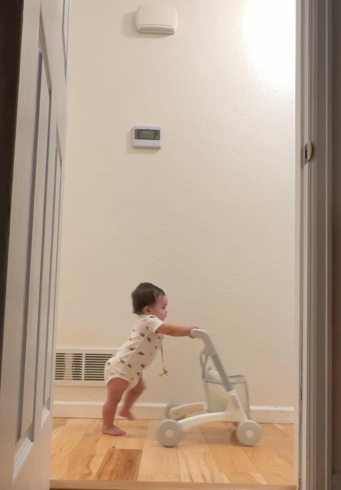 Growin up right in front of my eyes. These are just a month apart 😭😭 ##fypシ##8monthsold##babyboy##baby##walking##momlife