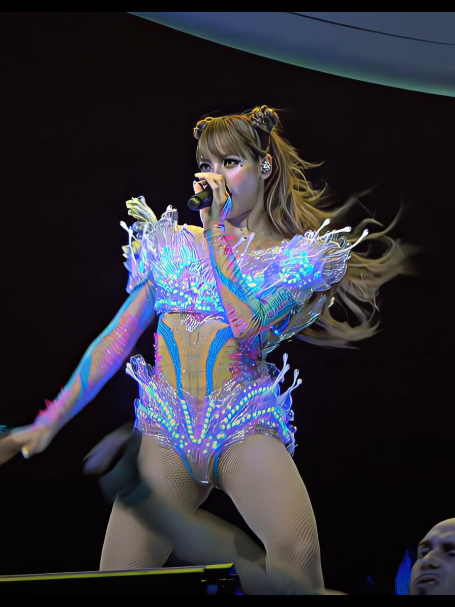 this outfit--- #lisa #lisachella #coachella2025 #blackpink #blink #edit 