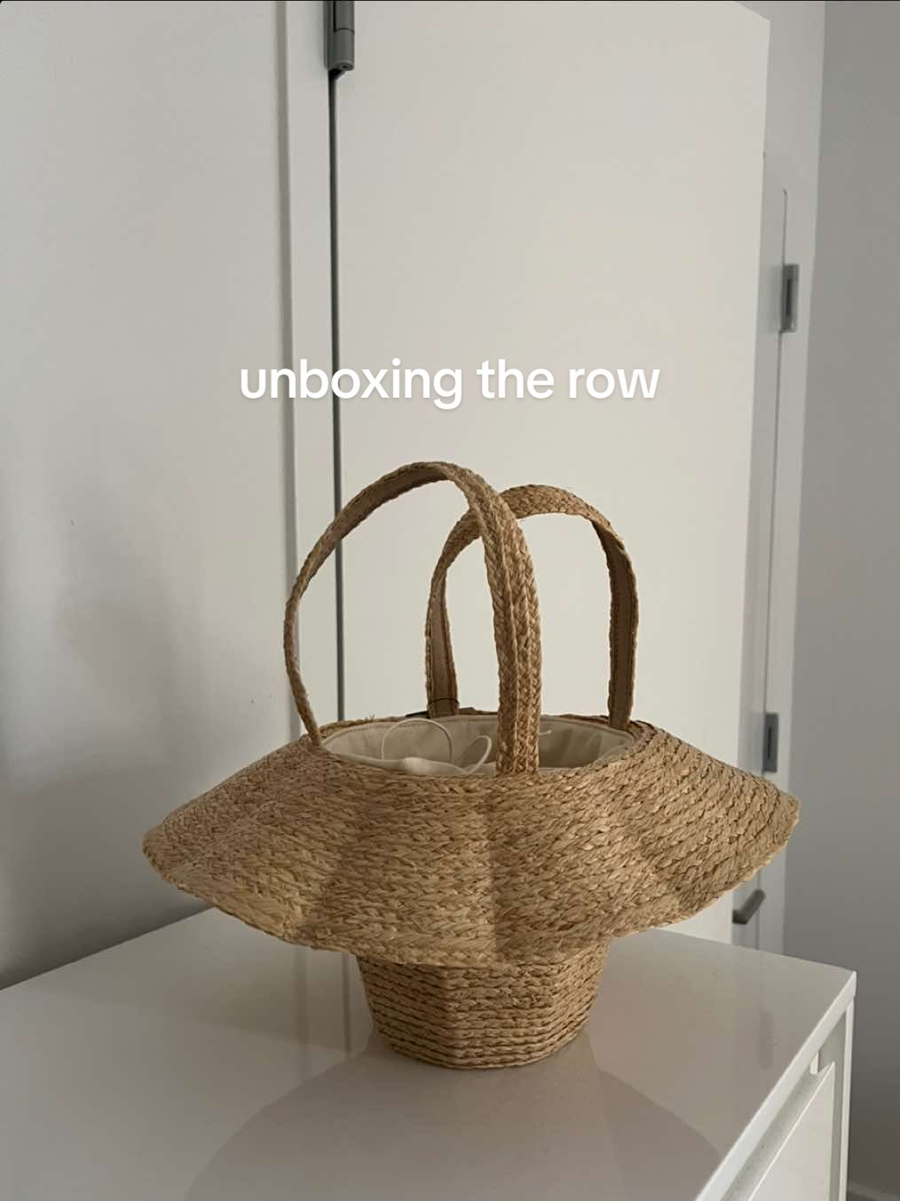 if only I had a smaller head @The Row  #unboxing #summerbag #SummerFashion #therow #unboxingtherow #raffiabag #beachbag