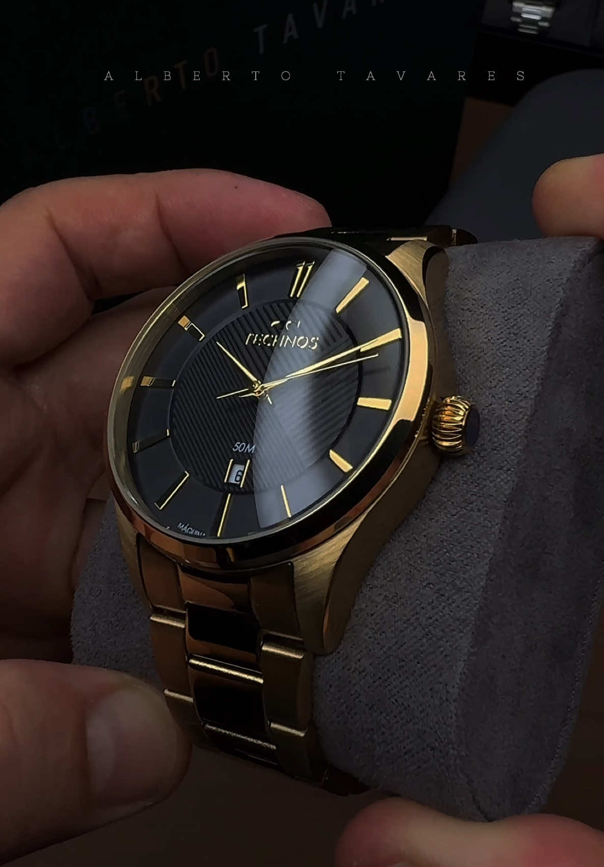 Technos Executive – Discrição sofisticada em cada detalhe Para quem prefere elegância sem exageros: o Technos Executive é todo fabricado em aço, com caixa de 40mm e acabamento dourado que transmite sofisticação na medida certa. Mostrador preto texturizado, com calendário e ponteiros finos. Por dentro, movimento japonês Miyota – precisão e confiança para o dia a dia. Versátil, ele transita com naturalidade entre o formal e o casual. Um relógio que se impõe sem esforço. 💰 R$ 570,00 💳 Parcelamos 🏍️ Entregamos em toda Manaus e enviamos para todo o Brasil 📲 Garanta o seu agora! WhatsApp 92981068077 #relogios #relógio #relogiomasculino #relogiosmasculinos #manauscity #compra #luxo #elegancia #capcut_edit 