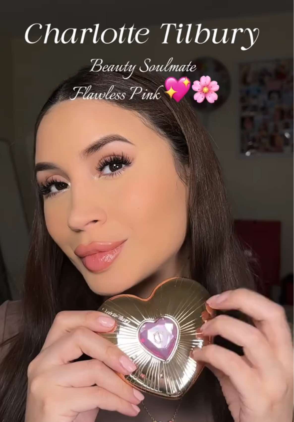 Ame esta combinación de rubor con un polvo sellador  , es un dos en uno 😮‍💨😍 y el empaque es tan cute @Charlotte Tilbury #makeup #pillowtalk #beautysoulmatesfacepalette #flawlesspink #blush #charlottetilbury #powder 