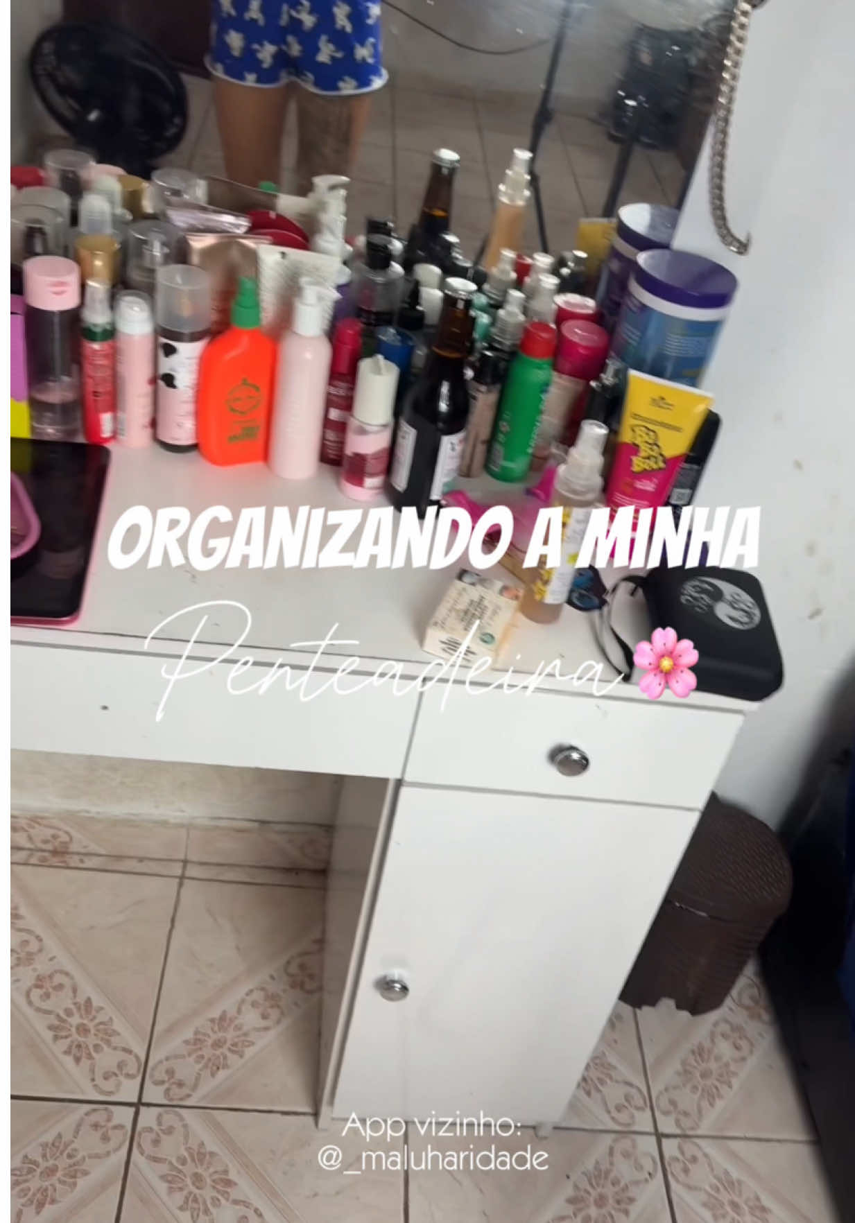 ORGANIZANDO A MINHA PENTEADEIRA//#fypviral #morandosozinhaaos17 #foryoupagr #fypviral #morandosozinha #viraltiktokvideo #organizando #fypシ゚viral🖤tiktok #viralizatiktok #arrumandomaquiagens #penteadeiraarrumando 