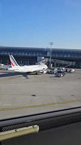 파리 샤를드골공항 많은 에어프랑스 비행기들 (Paris Charles de Gaulle Airport, many Air France planes) #shorts