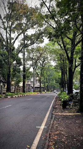 #jelajahbandung #bandung #bandunghits #explorebandung #fypシ゚viral #bandungbanget #infobandung #bandungaesthetic #bandunginfo #fyp #jalananbandung #bandungkotakembang #wisatabandung 