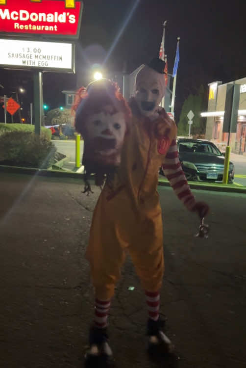 Would you like fries with that ? @McDonald’s #terrifier #arttheclownedit #horror #mcdonald #fypシ #fyp #vira #viralvideo #arttheclowncosplay #ronaldmcdonald 