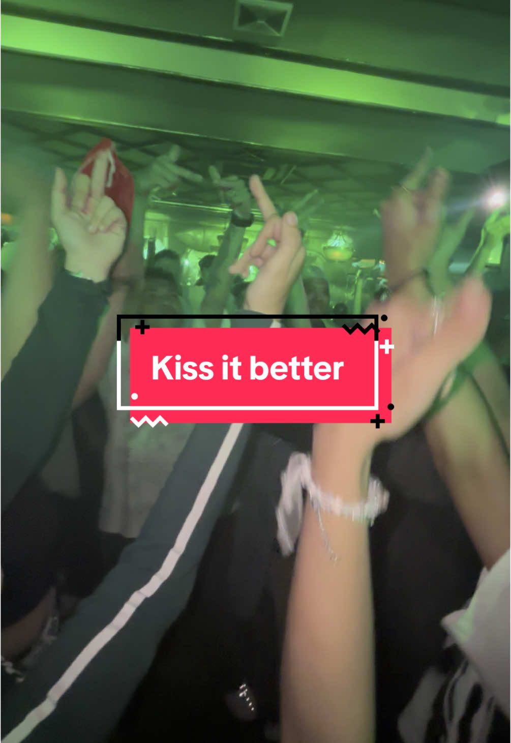 Kiss it better never fail #bailadanza #camden #partysurabaya #fyp #event #afro #afrodance #amapiano 