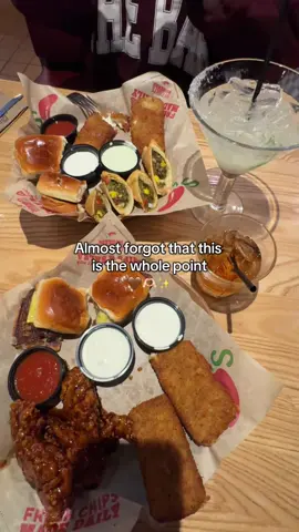 Sometimes you just need time with your best friend and a triple dipper💛 #trend #girly #gratitude #grateful #chilis 