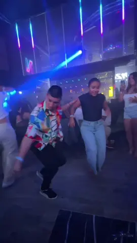 Caleños en Londres ! Una rumba sabrosa al ritmo de salsa caleña . 💃🏼